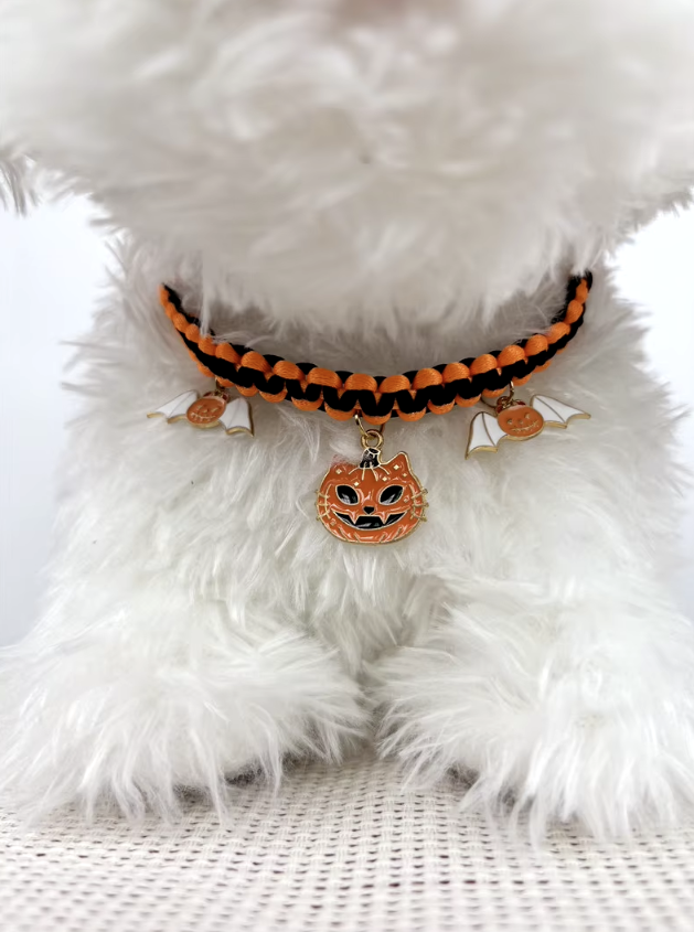 Hand-woven Halloween pet collar with pumpkin pendant for cats and small dogs