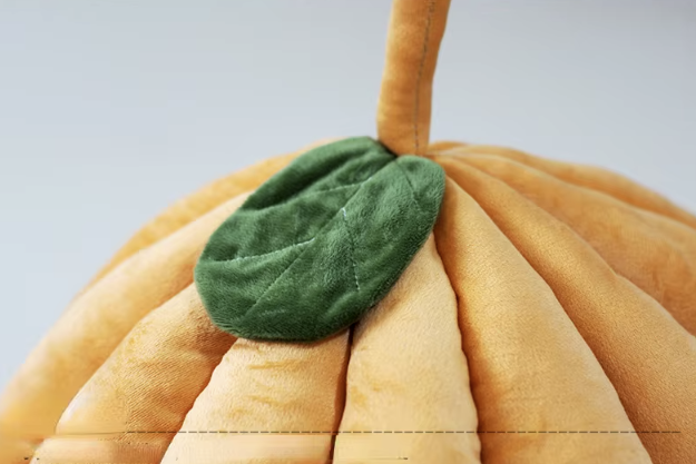 Pumpkin-shaped cat bed, Halloween pet bed for cats, fully enclosed pet nest, cozy winter cat nest, festive cat cushion.