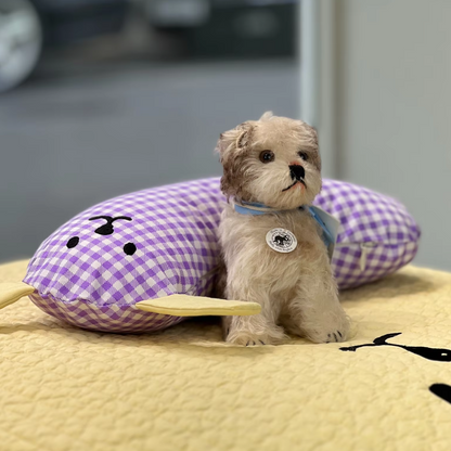 U-shaped cotton pet pillow for cats and dogs with removable washable cover, ideal for chin support and deep sleep.