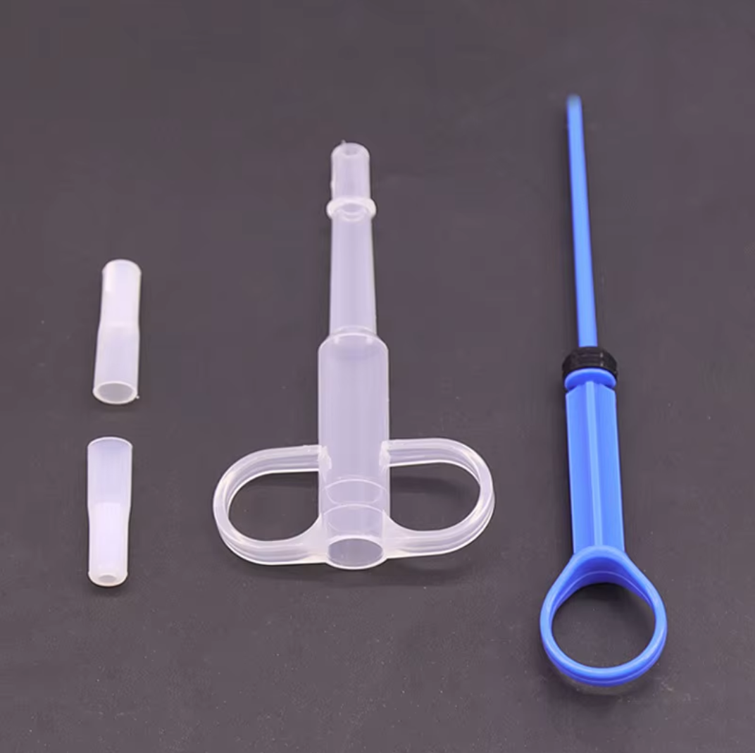 Gentle pet pill applicator syringe for safely administering medication to dogs and cats