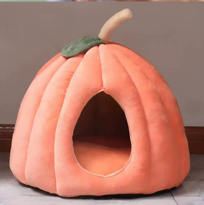 Winter Cat Nest – Enclosed Plush Pumpkin Bed for Cozy Cat Comfort
