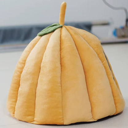 Winter Cat Nest – Enclosed Plush Pumpkin Bed for Cozy Cat Comfort
