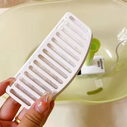 Smart electric cat water dispenser with quiet filtration and high-capacity tank for clean and fresh hydration.