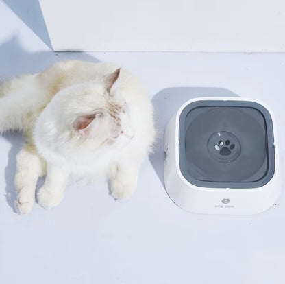 Anti-spill dog drinking water bowl with floating plate design for clean, splash-free pet hydration indoors and during travel.