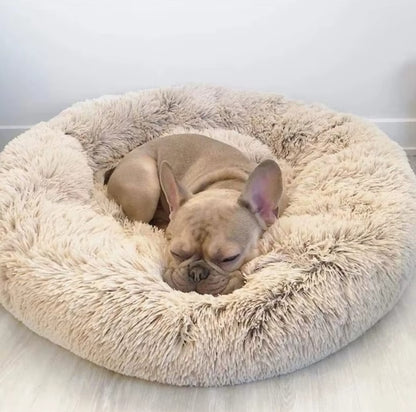 Ultra-soft round plush pet bed for cats and dogs, winter-ready with long plush fabric and non-slip base, available in sizes from 40cm to 90cm.