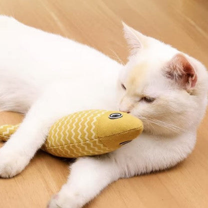 Interactive catnip fish toy for cats with vocal feature for chewing and play