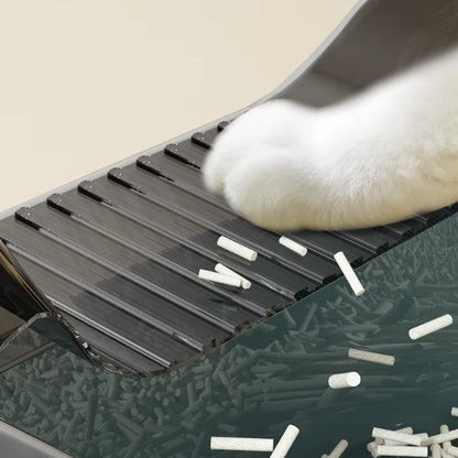 Semi-enclosed cat litter box with antler design, high border anti-splash, and privacy for cats