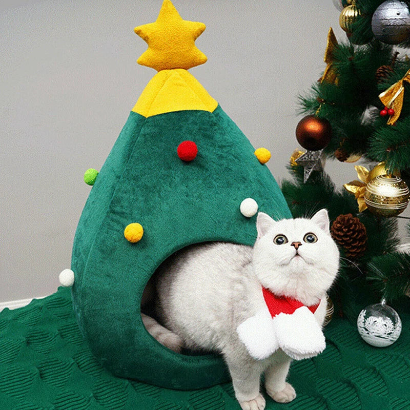 Christmas tree-shaped cat bed, semi-closed design for warmth and comfort, ideal holiday gift for cats.