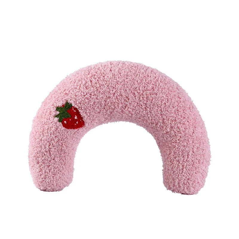 Cozy small U-shaped pillow for pets, ideal for cats and small dogs, providing neck support and comfort for restful sleep.