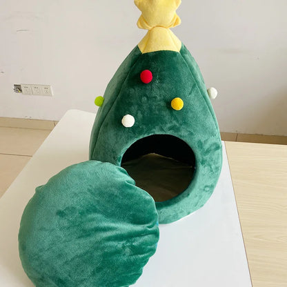 Festive Christmas tree-shaped semi-enclosed cat bed for cozy winter lounging