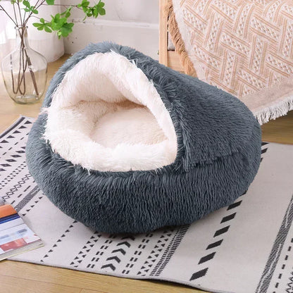 Plush winter round dog bed for small and medium pets, providing warmth and comfort for a cozy resting spot.