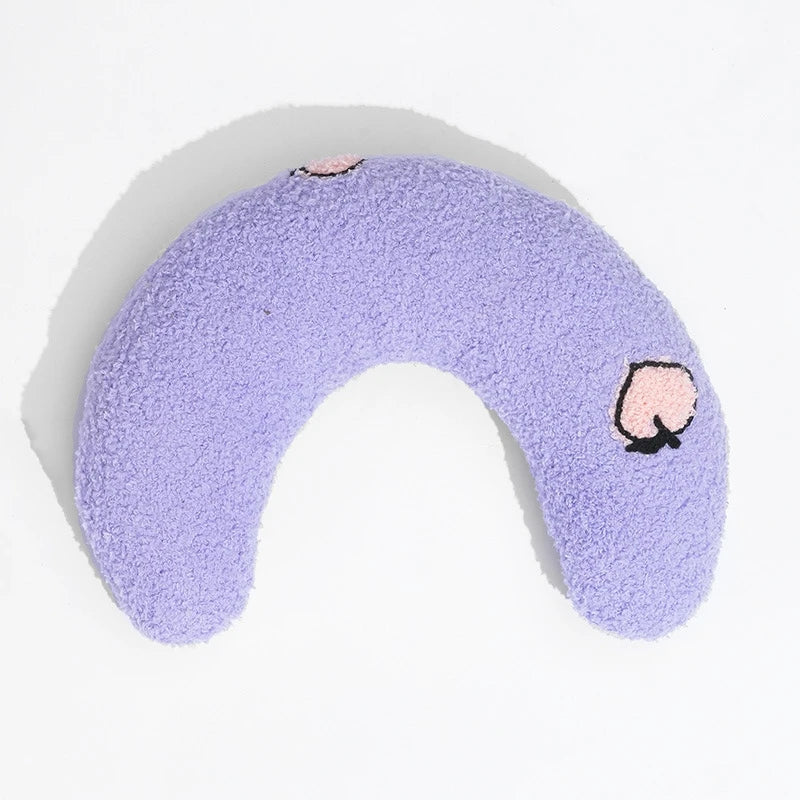 Cozy small U-shaped pillow for pets, ideal for cats and small dogs, providing neck support and comfort for restful sleep.