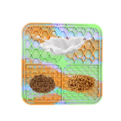 Silicone licking mat for dogs and cats with strong suction cups