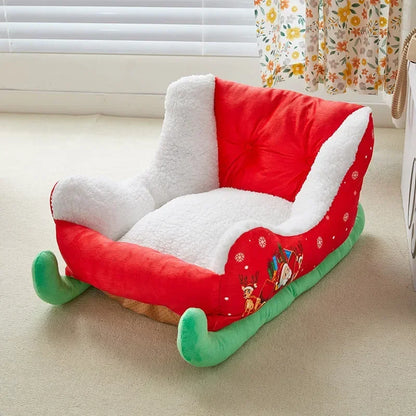 Christmas sleigh-shaped cat and dog house with plush interior for small pets