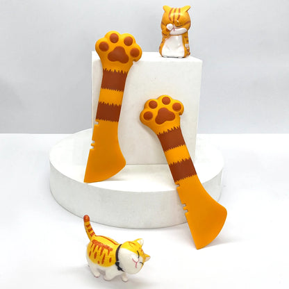 Multifunctional pet canned spoon, a spoon and can opener in one for easy feeding