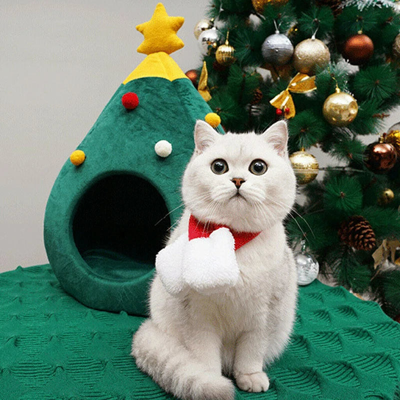 Christmas tree-shaped cat bed, semi-closed design for warmth and comfort, ideal holiday gift for cats.