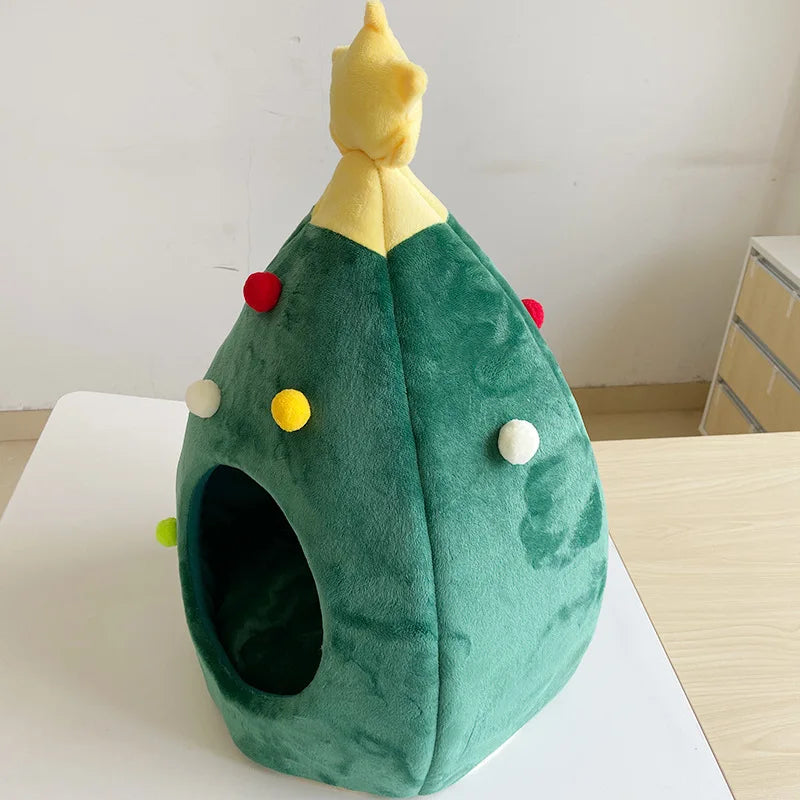 Christmas tree-shaped cat bed, semi-closed design for warmth and comfort, ideal holiday gift for cats.