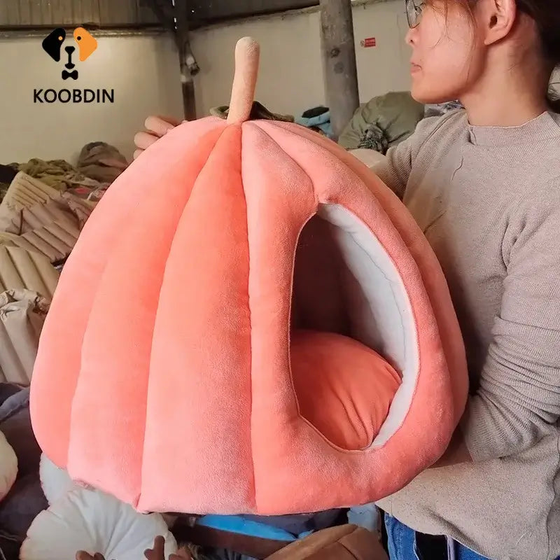 Pumpkin-shaped cat bed, Halloween pet bed for cats, fully enclosed pet nest, cozy winter cat nest, festive cat cushion.