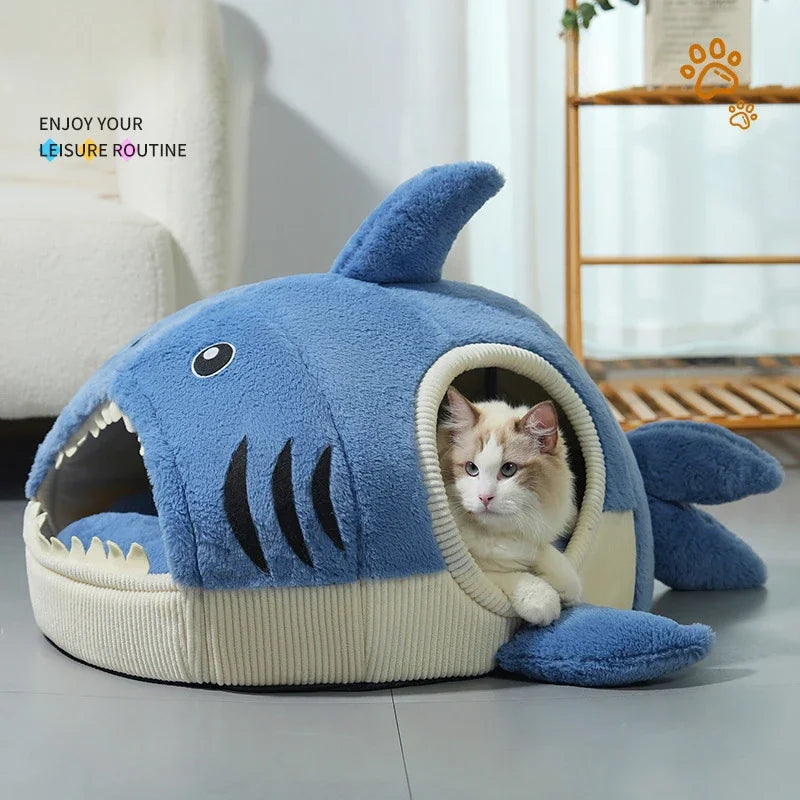 Semi-enclosed warm cat bed with cushion for cats and small dogs, perfect for year-round comfort and portability.