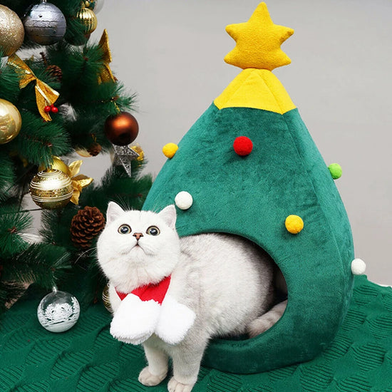 Christmas tree-shaped cat bed, semi-closed design for warmth and comfort, ideal holiday gift for cats.